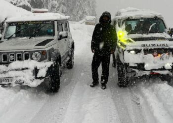 Maruti Jimny vs Gypsy Snow Test