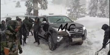Sachin Tendulkar Toyota Fortuner Stuck Snow in Gulmarg