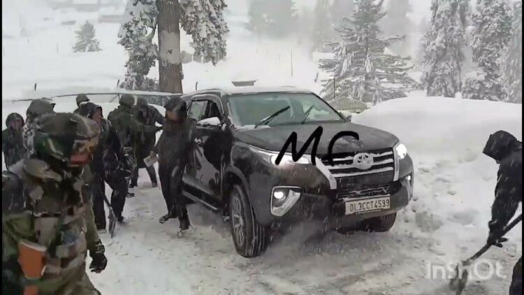 Sachin Tendulkar Toyota Fortuner Stuck Snow in Gulmarg
