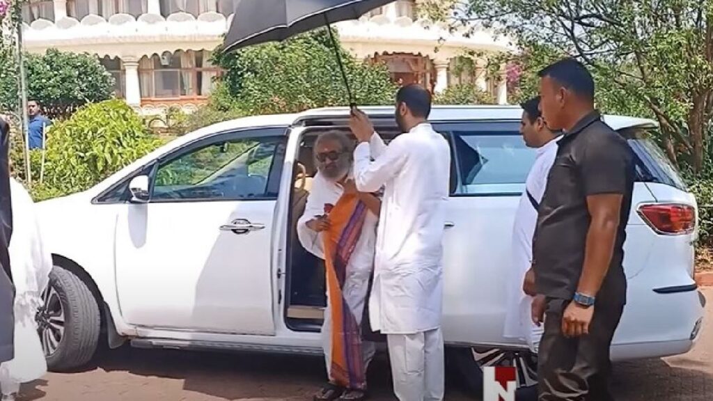 Sri Sri Ravi Shankar with his Kia Carnival