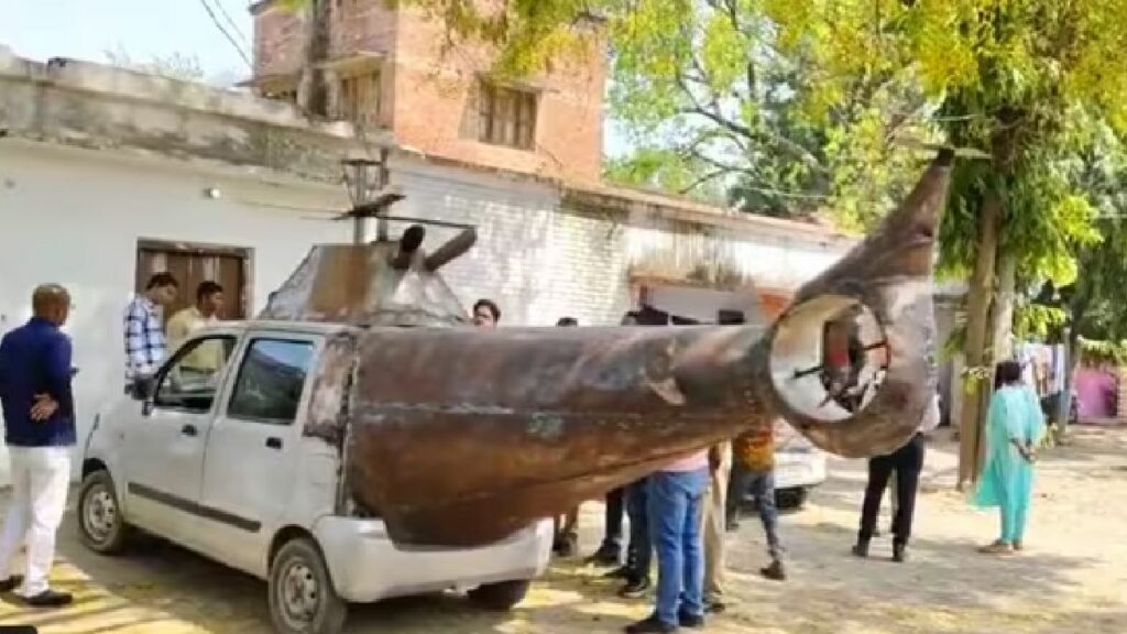 Up Men Convert Maruti Wagonr into Helicopter