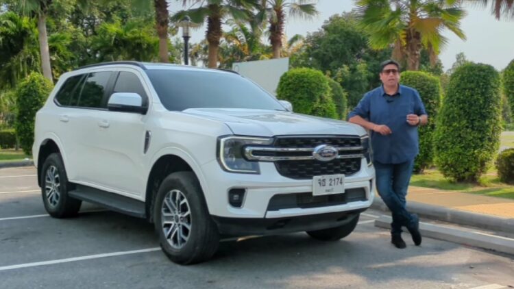 Indian Vlogger Reviews Ford Endeavour Base Model