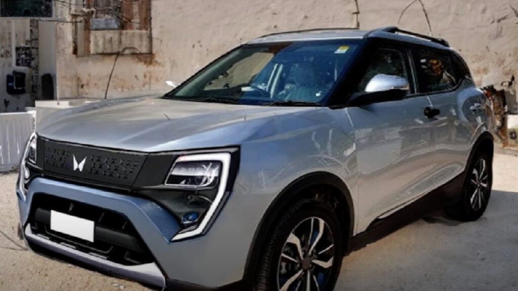 Mahindra Xuv300 Facelift Spotted Without Camouflage Before Launch