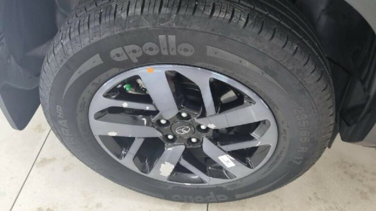 Tata Harrier Jet Edition Paint Alloys Peeling off