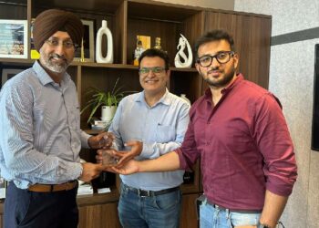 Rohit Khurana, Founder CarBlogIndia and Yatharth Chauhan, Partner CarBlogIndia, Handing Over Prestigious Update of the Year Trophy to Mr. Hardeep S Brar, VP and Head of Sales and Marketing at Kia India