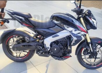 Bajaj Pulsar NS400 Side Profile Black-White Dual-Tone Paint