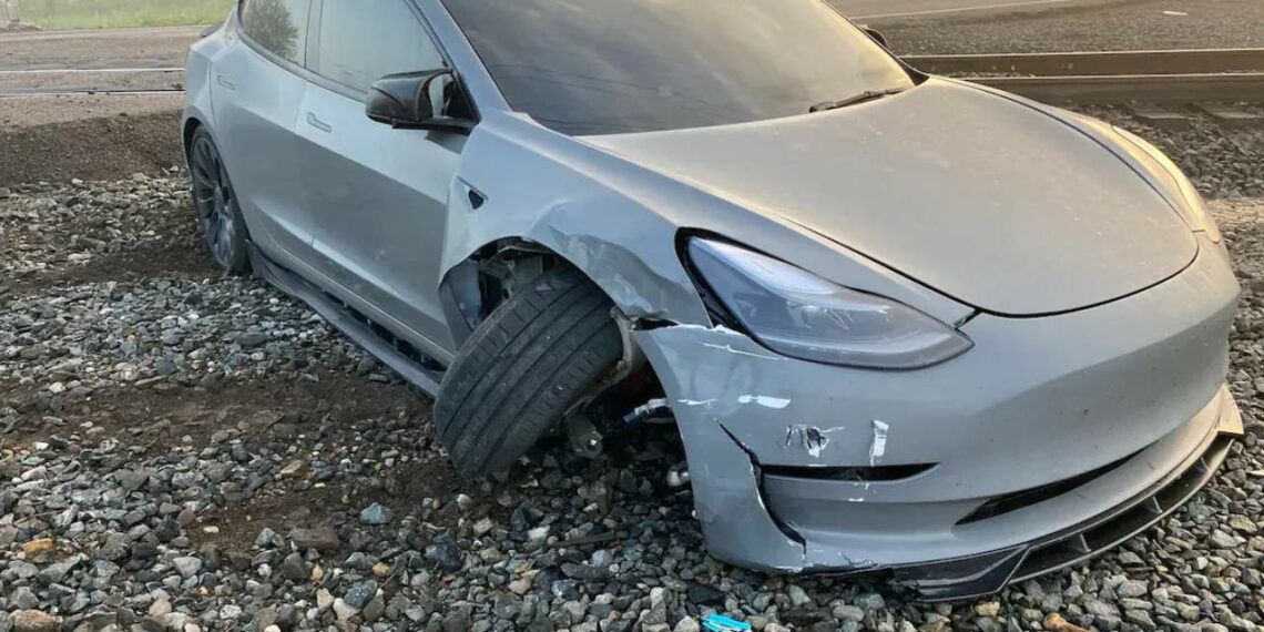 Tesla Auto Pilot Malfunction Crash