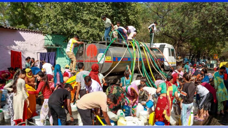 Fine on Washing Cars with Hoses in Delhi