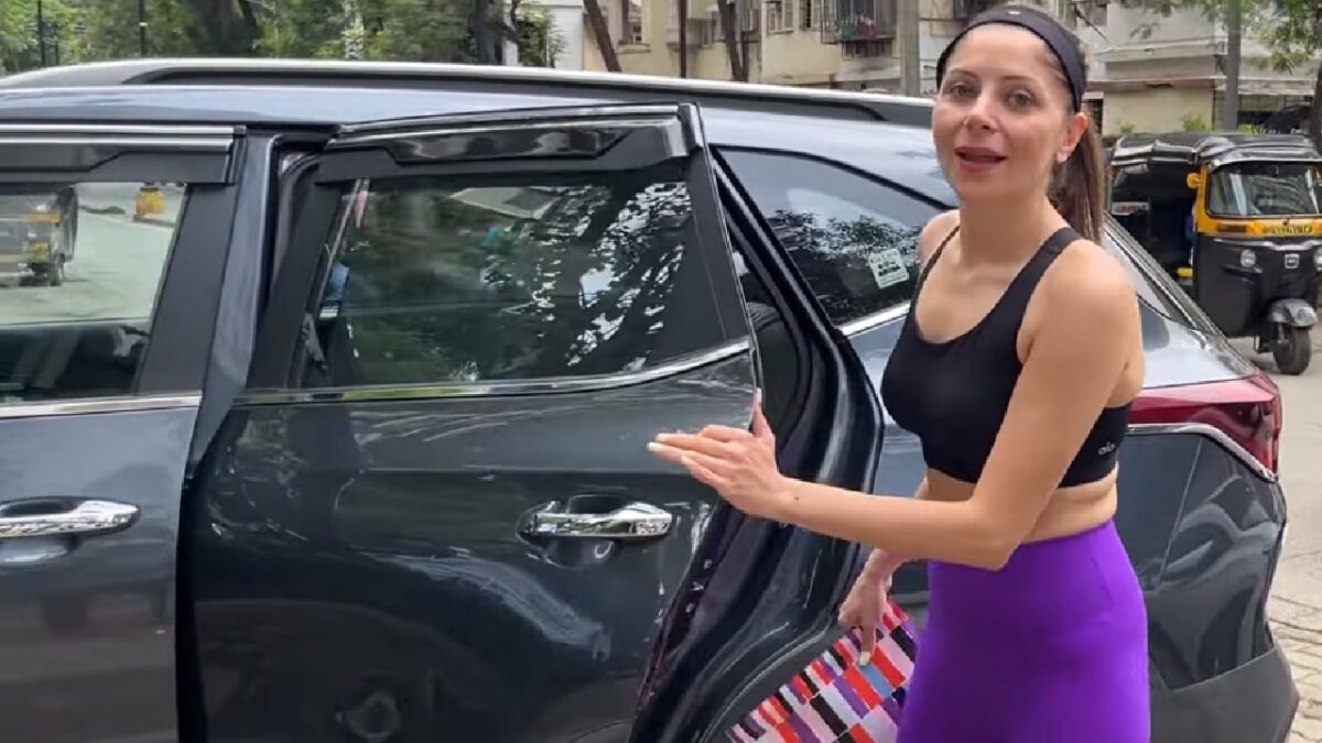 Kanika Kapoor with her Kia Seltos