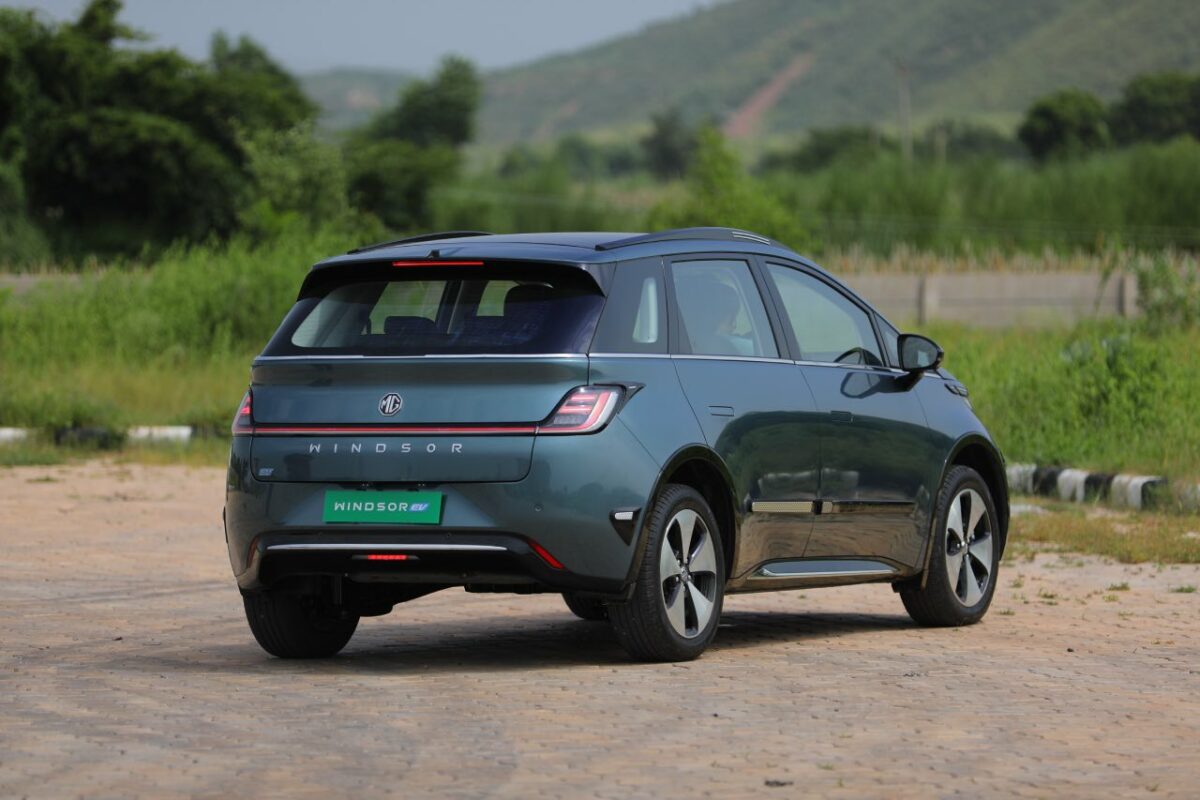 MG Windsor Turquoise Green Rear Three Quarters