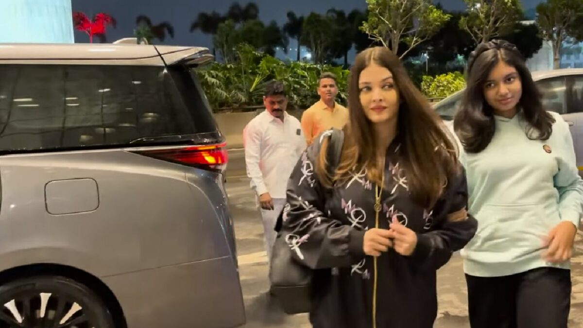 Aishwarya Rai Bachchan with her Toyota Vellfire