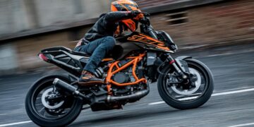 2025 KTM 390 DUKE Action Black Ebony Black