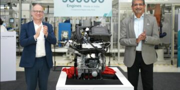 Andreas Dick Škoda Auto As Board Member for Production and Logistics and Piyush Arora Md  Ceo of Škoda Auto Volkswagen India Unveil the 500000th Make in india Engine
