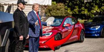 Donald Trump Praises Tesla Cars in White House