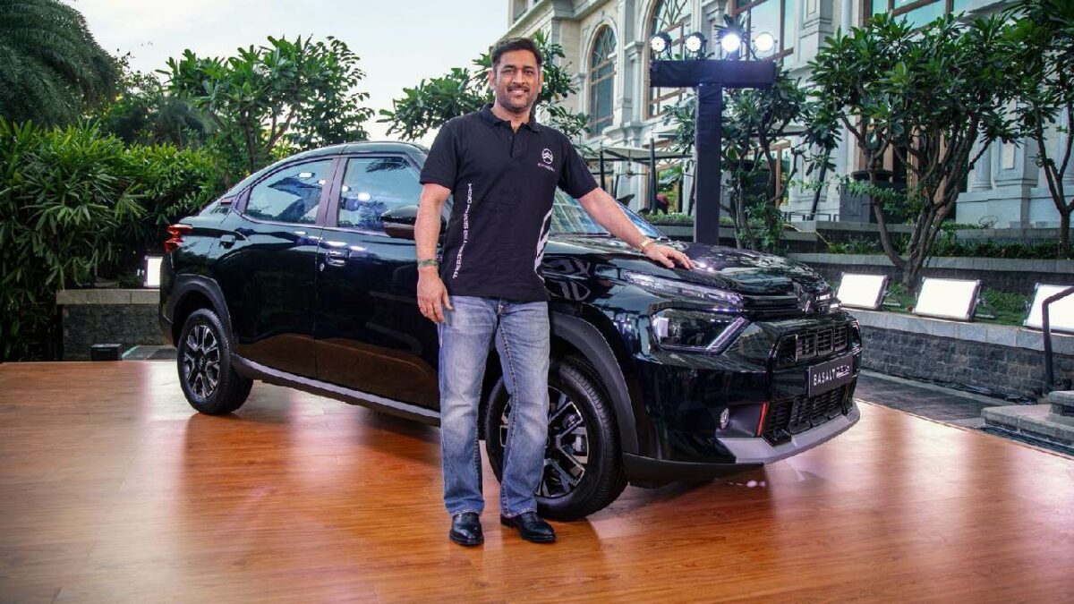 MS Dhoni Takes Delivery of 1st Citroen Basalt Dark Edition