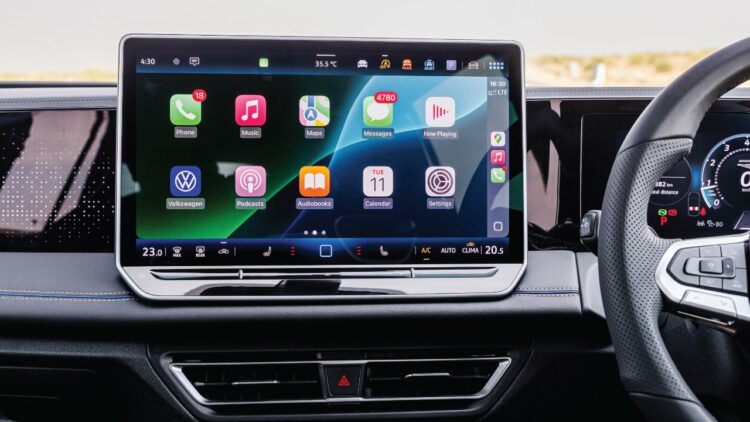 New VW Tiguan R-Line Touchscreen