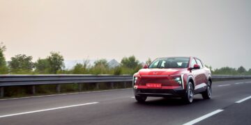 Mahindra XEV 9E Action Photo Front Three Quarters