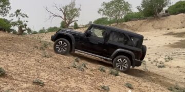 Mahindra Thar Roxx Driver Shows Mistakes While Using 4WD