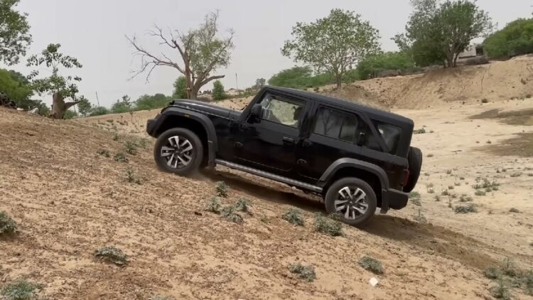 Mahindra Thar Roxx Driver Shows Mistakes While Using 4WD