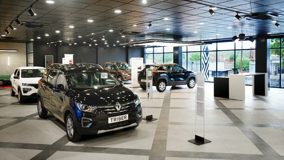 Two New Renault new'R Stores in Madhya Pradesh