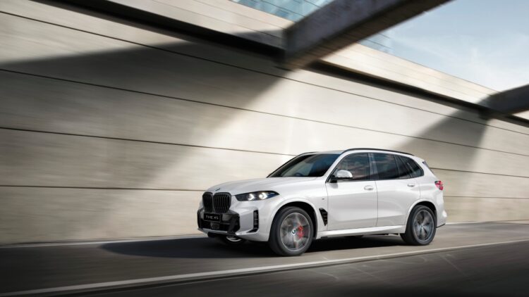 2025 BMW X5 Official Image Front Three Quarters