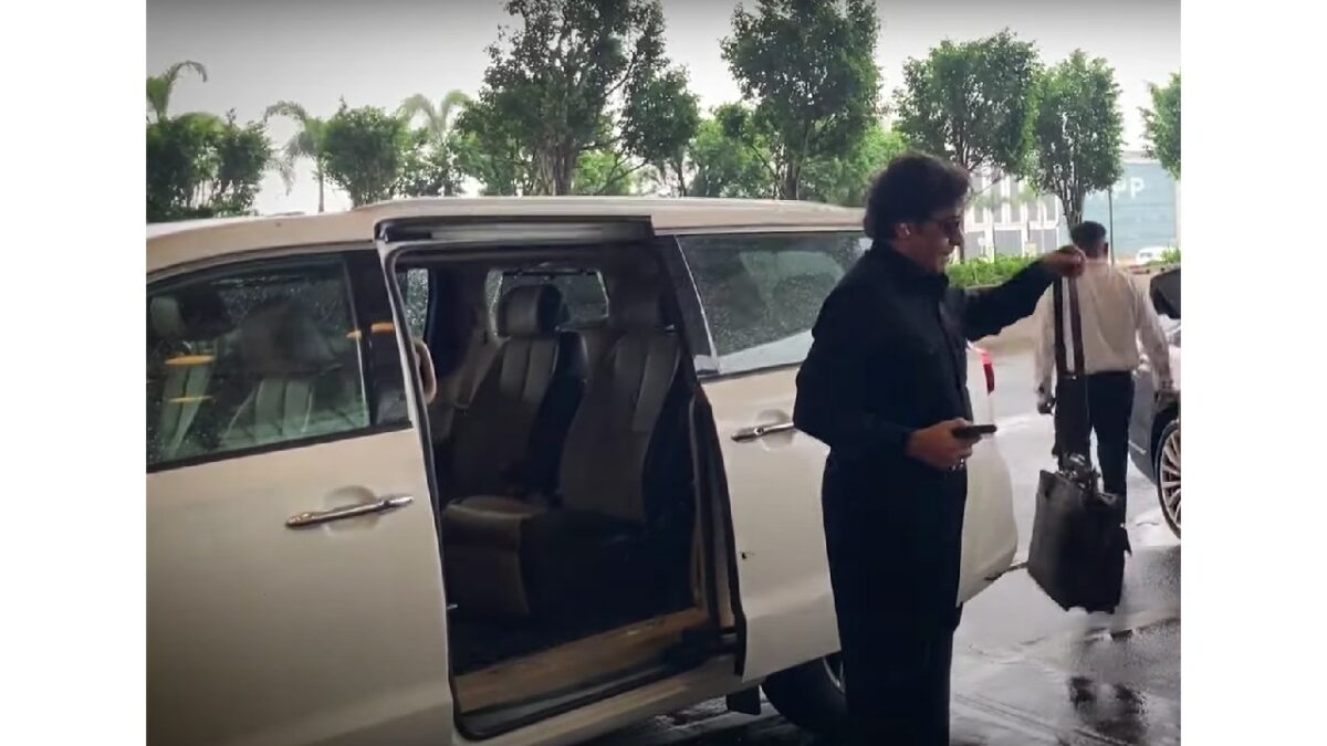 Ashutosh Rana with his Kia Carnival