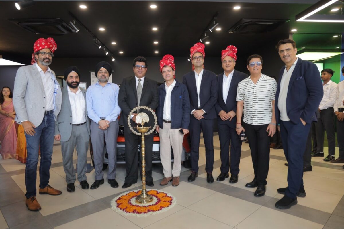 Renault R-Store Dealership Delhi NCR Ghaziabad Inauguration