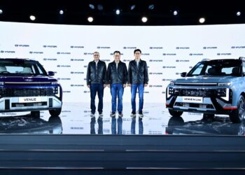 New Hyundai Venue N-Line vs Regular Model Specs Price Features Comparison