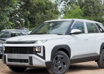 Hyundai Venue Base Model HX 2 Detailed in Walkaround Video