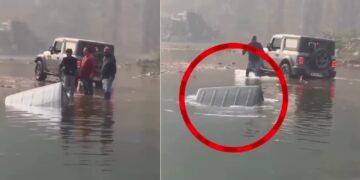 Mahindra Thar Rescues Another Thar From Water