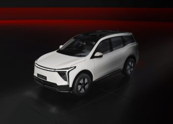 Mahindra XEV 9S Front Three Quarters