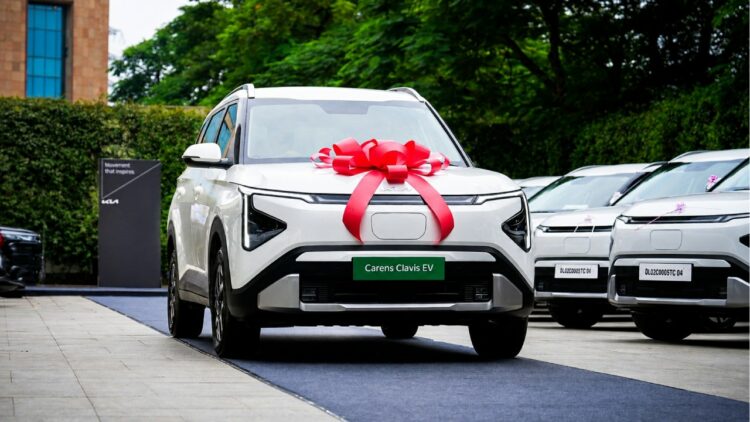 1100+ Kia Carens Clavis EV Deployed in Corporate Fleet, Signs New 100-unit Deal