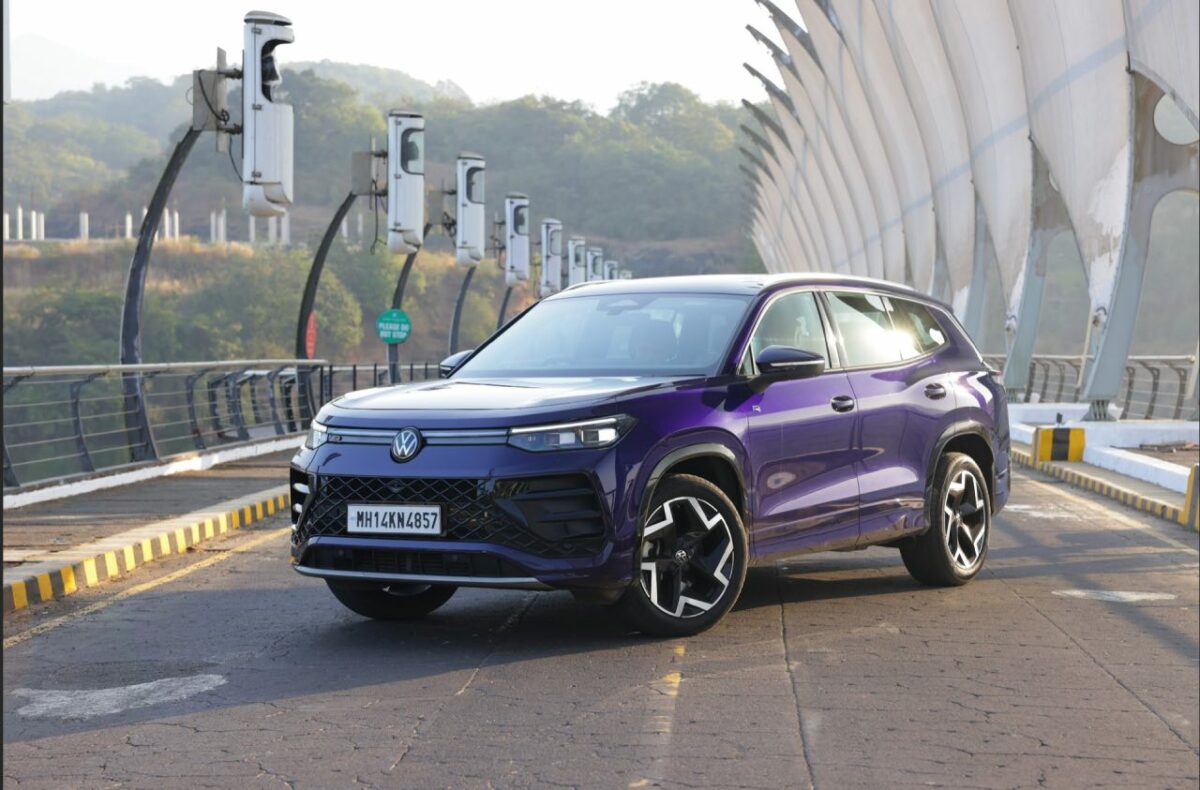 Volkswagen Tayron R-Line Front Three Quarters