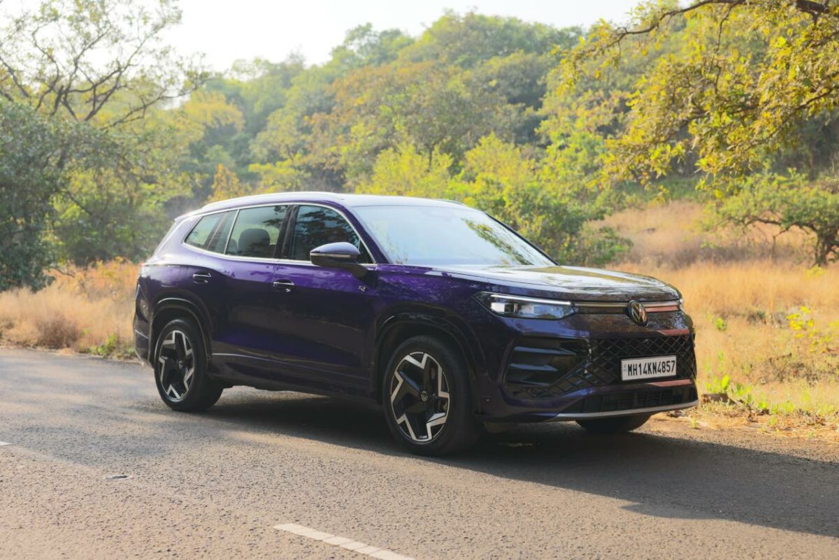 Volkswagen Tayron R-Line Front Three Quarters View