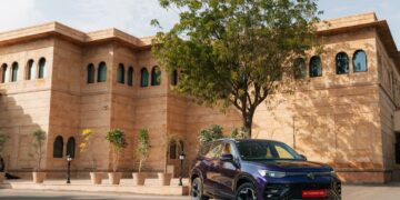 Volkswagen Tayron R-Line Front Three Quarters View