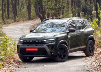 New Renault Duster Front Three Quarters Green Colour