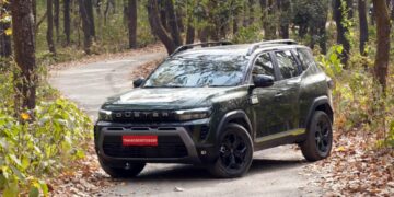 New Renault Duster Front Three Quarters Green Colour