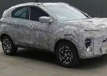 2026 Tata Nexon facelift side profile spy image