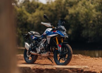 BMW F 450 GS Front Three quarters view