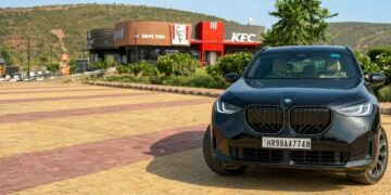 BMW X3 30 M Sport Front Three Quarters