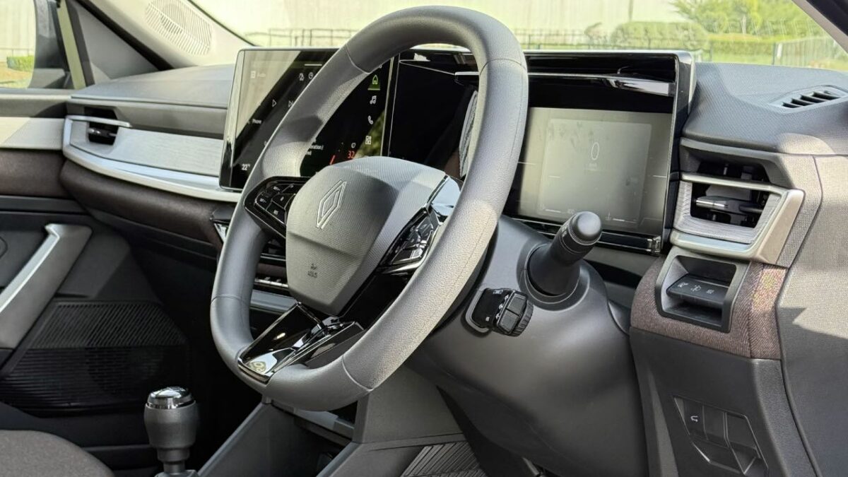 Renault Duster 1.0 Techno Interior Dashboard