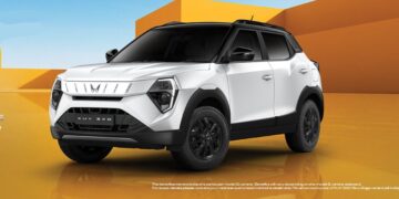 Mahindra XUV 3XO REVX EDGE Front Three Quarters White with Black roof