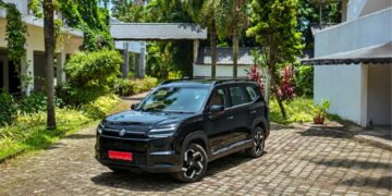 MG Hector Tomahawk EV Front Three Quarters