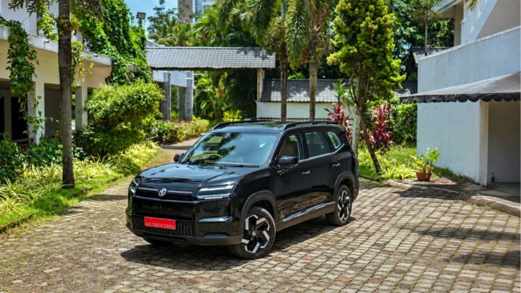 MG Hector Tomahawk EV Front Three Quarters