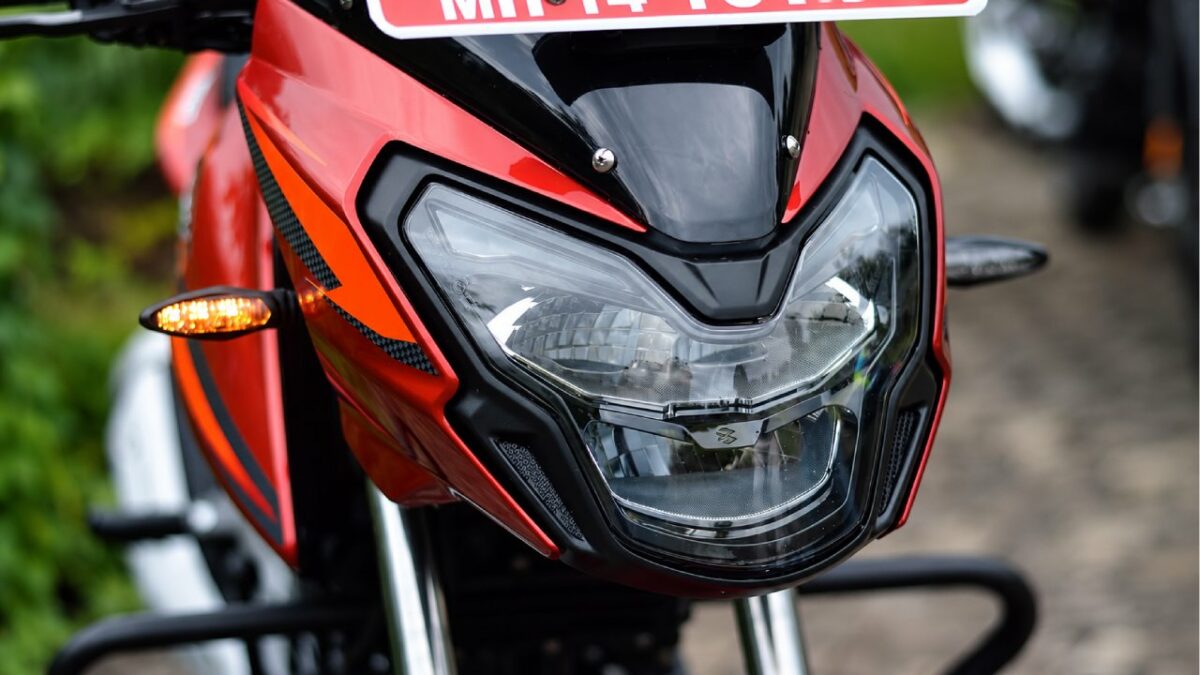 New Bajaj Pulsar 150 Headlight